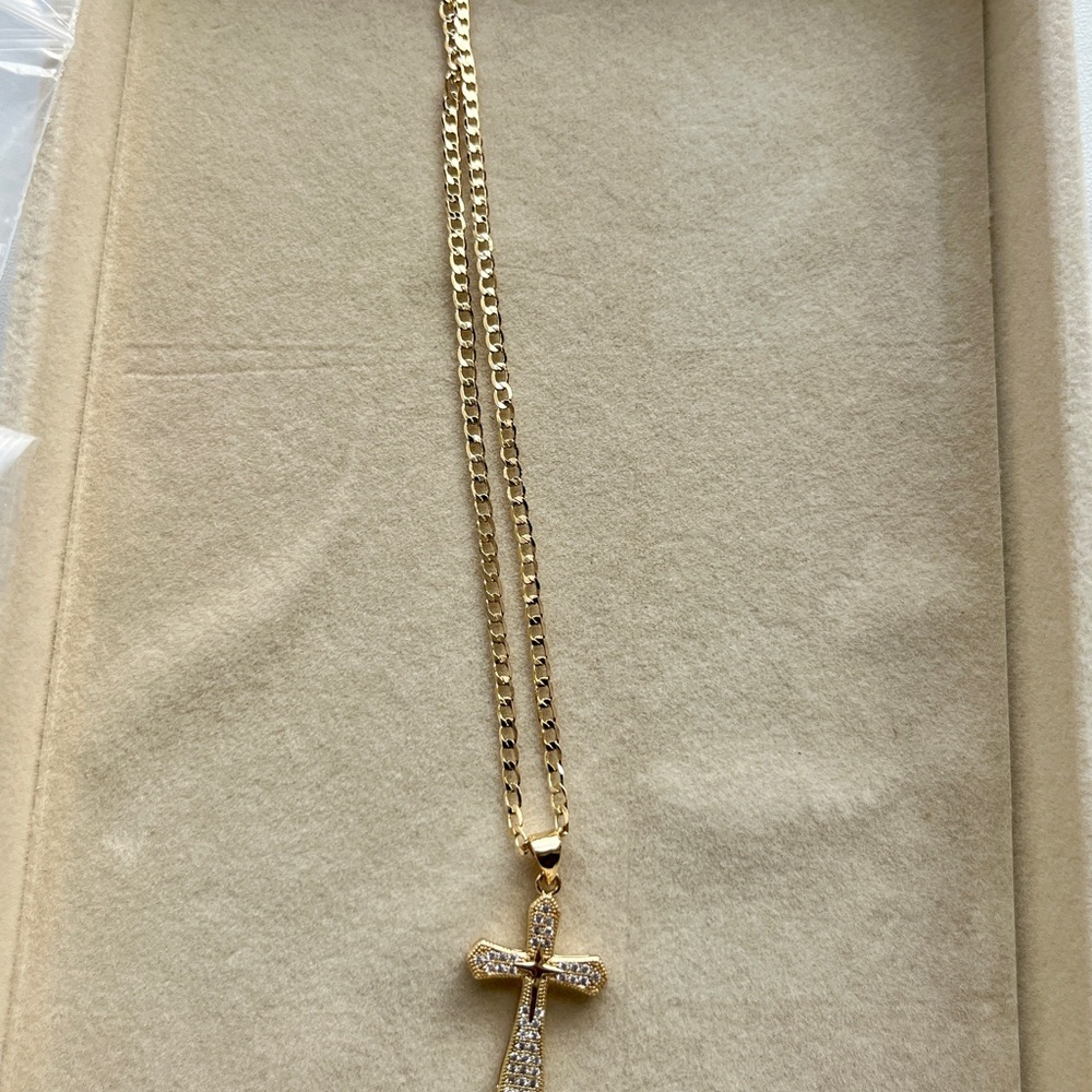 14k Gold Plated Cross Necklace Unisex - Picture 3 of 4